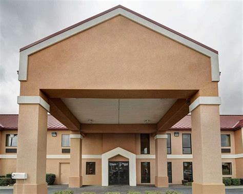 Quality Inn & Suites Pine Bluff Hotel .